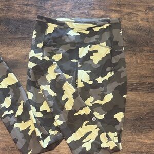 lululemon athletica Camouflage Leggings - size 6